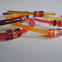 Jolis coloris de tiges et de perles à enfiler sur ces bracelets bio.