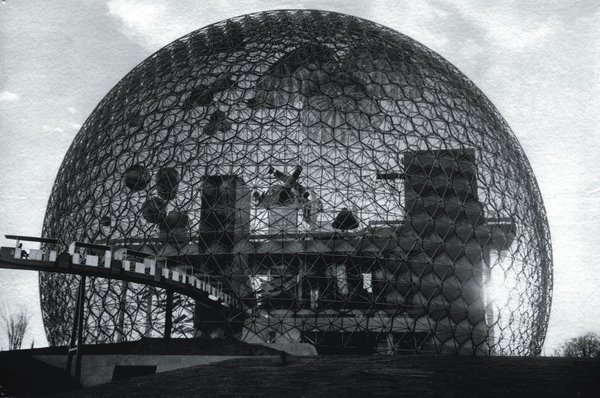 Rentable, léger et facile à assembler, le dôme géodésique est un endroit spacieux qui ne nécessite pas de colonnes de maintien, et résiste à des conditions extrêmes.