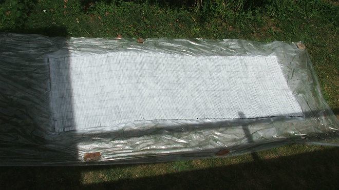 Etape 6 : Laisser sécher l’ensemble15 minutes en plein air entre chaque face de la canisse.