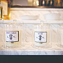 Fort de son succès, le designer de céramiques blanches et de meubles Astier de Villatte a créé une ligne de bougies, en collaboration avec  le nez Françoise Caron. Entre les effluves épicées de Dehli, les volutes d’encens de Jérusalem, ou le chic suprême des essences d’armoise et de patchouli de Monte Carlo, à vous de choisir !