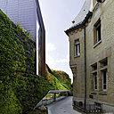 Vue depuis l’entrée, avec confrontation des deux architectures.