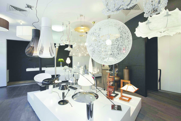 Traditionnelles, discrètes, fantasques, originales ou grandiose, toutes sortes de luminaires ont été sélectionnées pour satisfaire tous les clients.