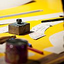 Plans de coupe des tissus pour réaliser les robes uniques signées Leonard.