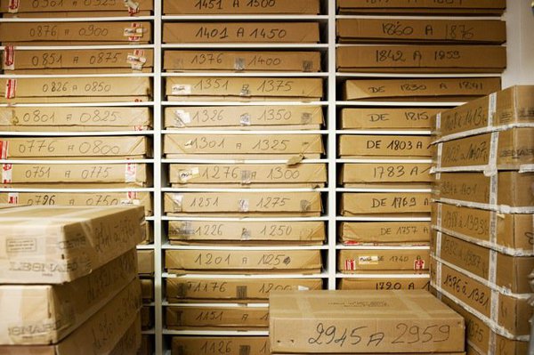 Le stock des cadres avec les dessins Leonard.