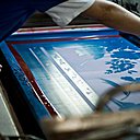 Impression au cadre à plat.