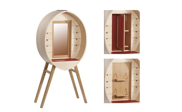 Encouragée par son entourage et ses premiers succès, Magali Sénaux investit dans des machines à bois pour réaliser son objectif : dessiner et fabriquer du mobilier contemporain en bois, des pièces uniques ou en série limitée.