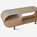 Sylvain Tranquart est étudiant en 4ème année aux Beaux Arts de Caen quand il découvre l’univers du meuble. Il entame une carrière d’artiste, expose en France et à l’étranger dans le cadre de l’association artistique Station Mir. Il devient en parallèle médiateur culturel pour l’artothèque de Caen, mais l’idée de faire du mobilier ne l’a jamais quittée. Il reprend alors un CAP d’ébéniste et ouvre son propre atelier en 2008.