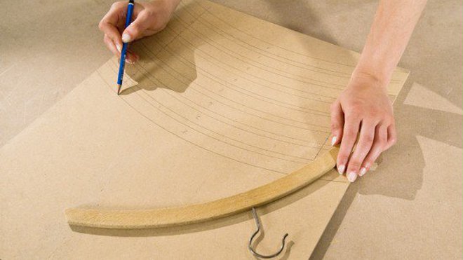 Etape 1- Report de la forme cintrée sur des panneaux MDF.