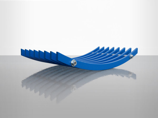 Coupe à fruits bien cintrée, composée de 8 cintres en bois.