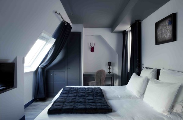 Les chambres sont réparties sur 6 étages, jusque sous les toits. Hôtel Mademoiselle.