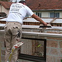 Etape 4 : Epousseter l’ensemble de la structure en bois. Etape 4 : Epousseter l’ensemble de la structure en bois.