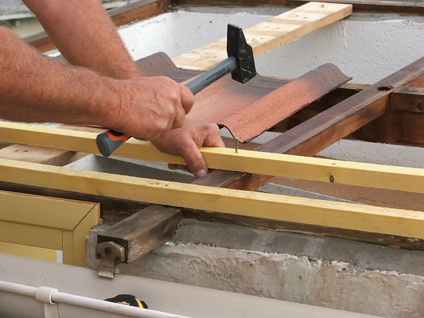 Etape 7 : Fixer l’ensemble des tasseaux avec des clous de 5 cm de long.