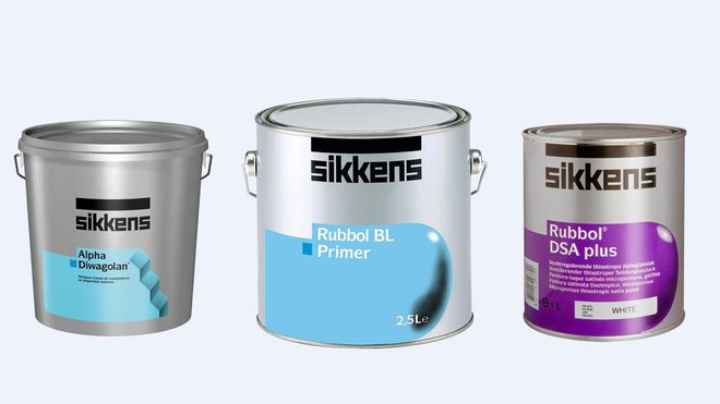 Les 3 produits Sikkens permettant de repeindre une façade de maison dans les règles de l'art.