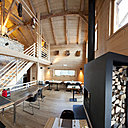 Tout en bois, le chalet traditionnel est le point de rendez-vous des vacanciers, où l’on prend son petit-déjeuner.