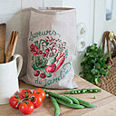 Toile de lin naturel et fils à broder pour ces motifs de fruits et légumes du marché.