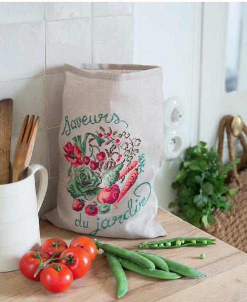 Toile de lin naturel et fils à broder pour ces motifs de fruits et légumes du marché.