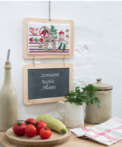 Pour ne rien oublier un mémo brodé à positionner au-dessus d'une ardoise.