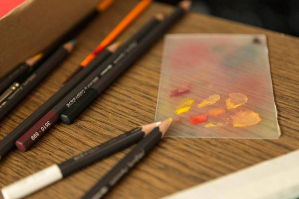 Des crayons, un palette, un peu d'eau, de l'aquarelle!