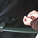 Etape 10 : Consolider la coupe en liant les deux parties découpées préalablement, avec un morceau de fil souple enroulé.