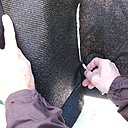 Etape 11 : Les coupes aux niveaux de la boîte aux lettres, ainsi que de la serrure, seront effectuées, pour plus de précision, au scalpel type « X-ACTO », en suivant le pourtour de l’objet à découper.