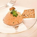 Tartare de saumon en  entrée.
