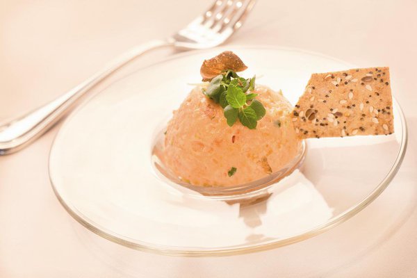 Tartare de saumon en  entrée.