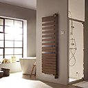 Pivotant et équipé d’une puissante soufflerie, le radiateur sèche-serviettes Régate Twist +Air apporte un réel confort de proximité.