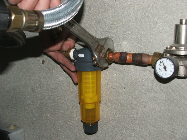 Etape 22 : resserrer le filtre de bout en bout.