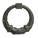 Magnifique heurtoir de porte en bronze vieilli.