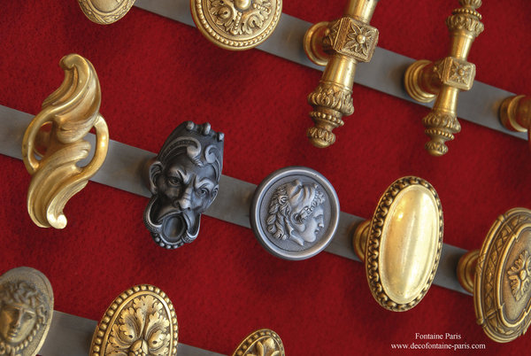 Un showroom où l'on découvre que la serrurerie est aussi un art.