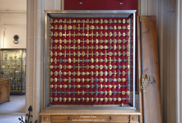 La Serrurerie d’Art Fontaine présente une collection fantastique de tous les styles existants: Renaissance, Louis XIV, Louis XV, Louis XVI, Directoire, anglais, art déco...