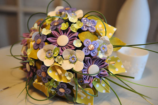 Fleurs plissées, arômes et boutons.