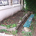 Avant: le temps et les intempéries ont fini par fendiller le béton.