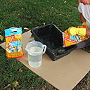 Etape 7 : Préparer le mélange : eau + Sika Mini Pack Mortier de réparation. Gâcher par petites quantités jusqu’à la consistance souhaitée. A titre d’indicatif, la quantité d’eau de gâchage est d’environ 16 cl d’eau pour 1 kilo de poudre.