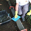 Etape 11 : Afin de parfaire la planéité générale, passer la taloche en plastique sans trop appuyer