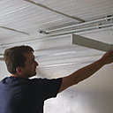 Etape 8 : Poser le séchoir sur les vis. Etape 8 : Poser le séchoir sur les vis.