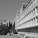 Ancien escalier qui ne permettait pas l’accessibilité aux handicapés. Ancien escalier qui ne permettait pas l’accessibilité aux handicapés.