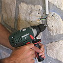 Etape 10 : Percer à l’aide d’une perceuse en mode percussion, et notamment si vous êtes sur du béton ou parpaing.