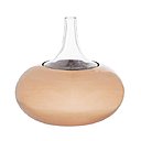 Formes généreuses pour les vases Curling signés par le designer Jean-Marc Gady. Le grand modèle à la base de cuivre (449 €) sert de miroir au petit modèle (99 €) à la base en verre soufflé. SIA.