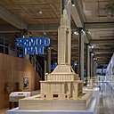 Maquette de l’Eglise Saint-Joseph au Havre. La construction réelle offre des bétons bruts de décoffrage inondés de la lumière colorée qui émane des vitraux. « Auguste Perret, Huit Chefs d’œuvre !/? – Architectures du béton armé ».