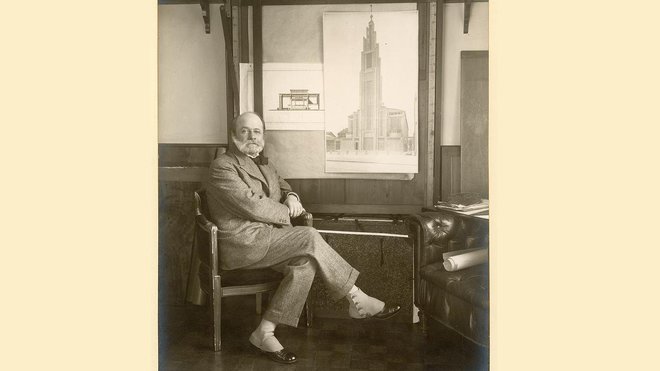 Portrait d’Auguste Perret, en 1925. Après la mort de son père en 1905, il s’associe à ses frères Gustave et Claude pour créer la firme Perret Frères.