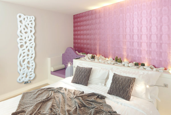 Moon est un radiateur hydraulique mural en composite minéral, dessiné par Jaga et Oreca Design Team. Son design étonnant vous surprendra.