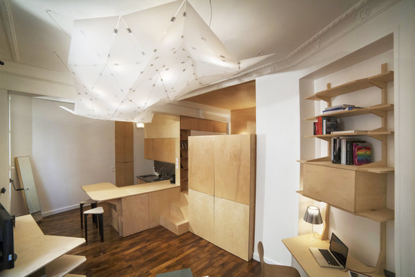 Un coin bureau est discrètement aménagé sur mesure.