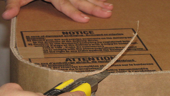 Etape 20. Découpez les éventuels dépassements de carton au cutter.