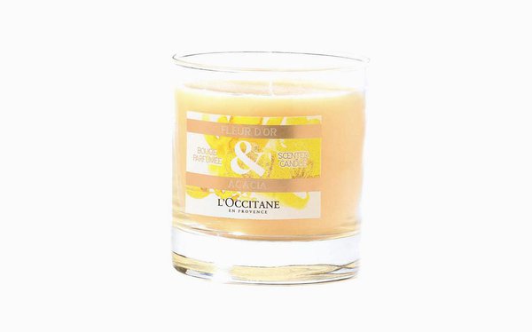 Fleur d’Or & Acacia pour un accord mimosa et cire miellée, chez l'Occitane.