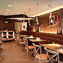 La salle à manger accueille les déjeuners et les dîners des hôtes, et même le thé pour ces dames de Guingamp.