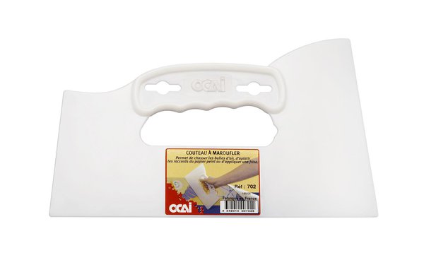 3- Spatule à maroufler : pour poser le papier peint et également pour protéger les surfaces lors de l'application de peintures.