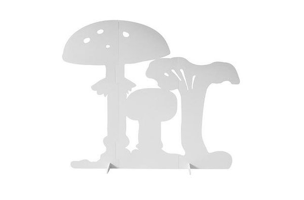 Inspiré des traditions et de la nature suédoise, un séparateur de chambre imaginé par Nathalie Partouche-Shorjian. En bois de bouleau finlandais, il existe en trois motifs et trois coloris différents. De 115 à 150 €. Björka Design.