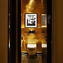 Mobilier haute couture, finitions spécifiques pour chaque lieu, matériaux rares… chaque chantier est unique, jusqu'aux lieux les plus intimes!