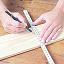 Etape 1- Je trace au crayon les repères de coupe.